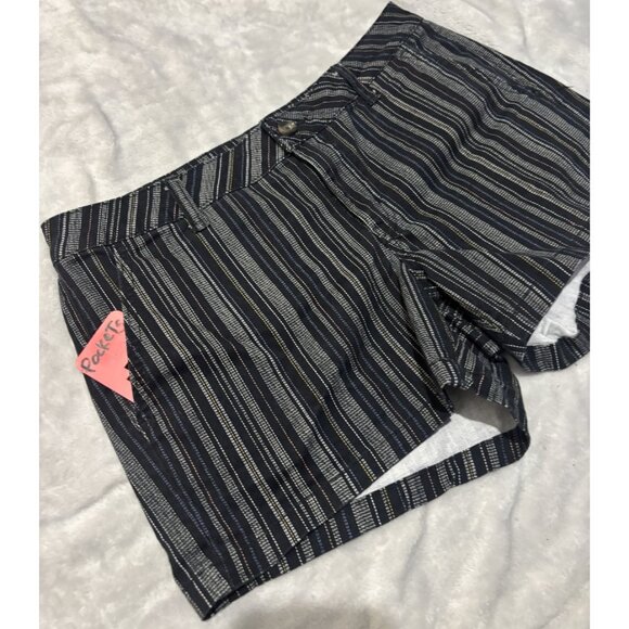 A.N.A Womens Pinstriped Black Shorts Size 6 Mid-Rise Twill With Pockets Cotton/S - Picture 5 of 8
